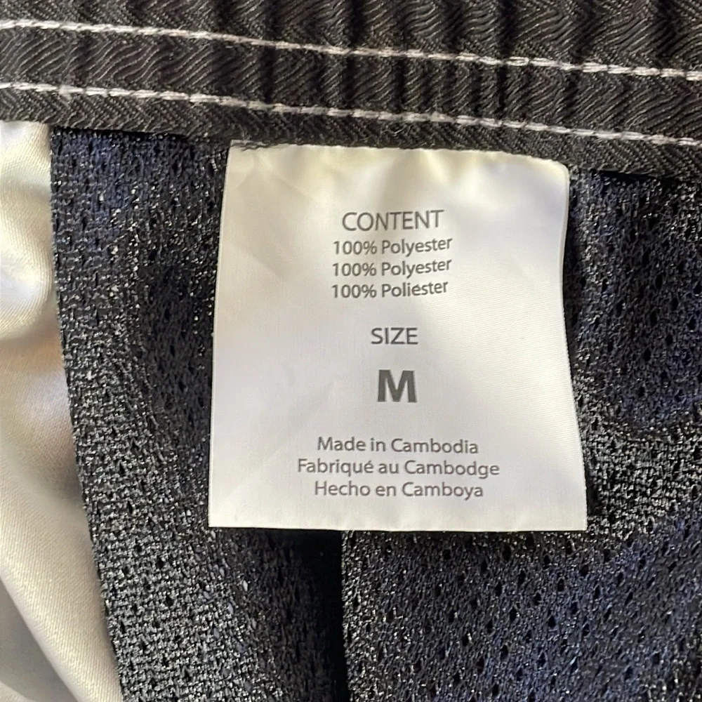 O’Neill men’s Size Medium grey‎ shorts with pockets.
